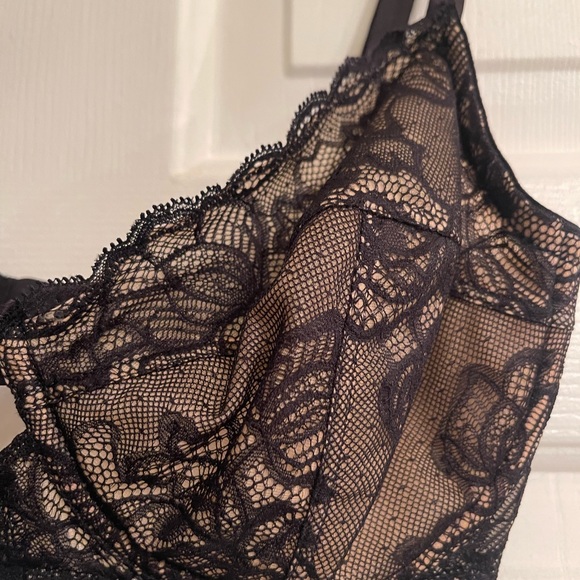 Calvin Klein Women's Seductive Comfort Unlined Lace Bra - Picture 8 of 15